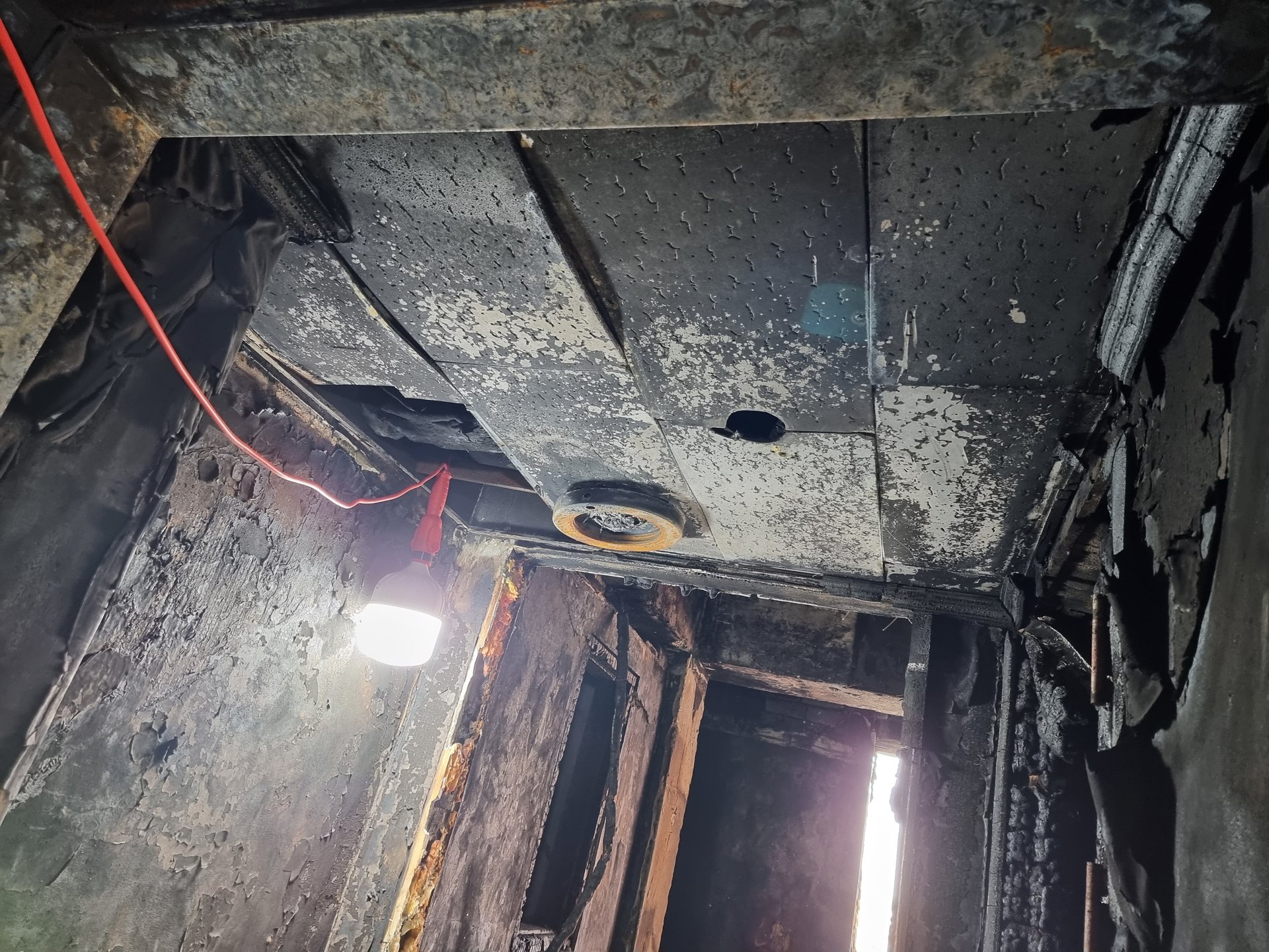 디자인클린 특수청소 - 화재 복구 현장 작업