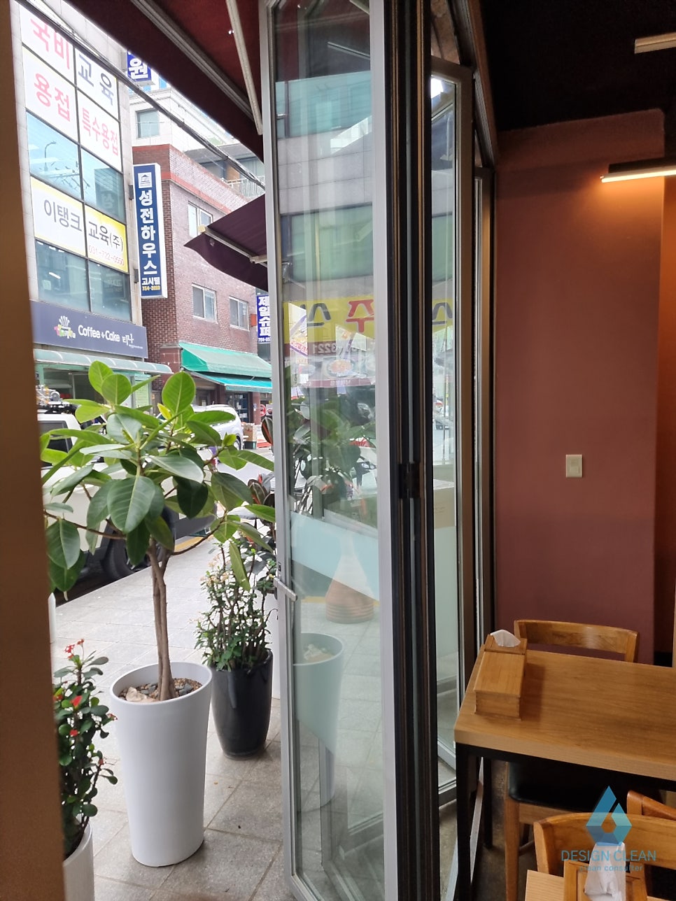 마포 식당 홀 유리창 외부 전경 세척 완료 후