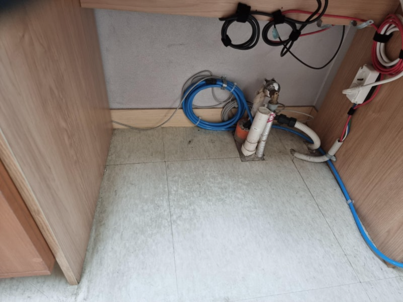 경기 성남 분당 바닥코팅 작업 준비 - 디자인클린 오피스케어