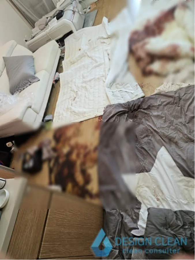 오염된 침구와 이불 — 폐기물로 분류되는 대상
