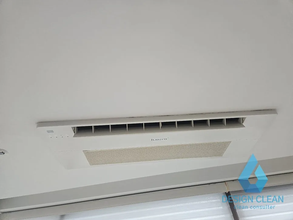 작업 완료 후 천장에 다시 장착한 하우젠 1way 천장형 에어컨