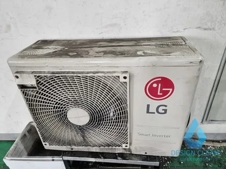 LG 실외기 외관 오염 상태 근접