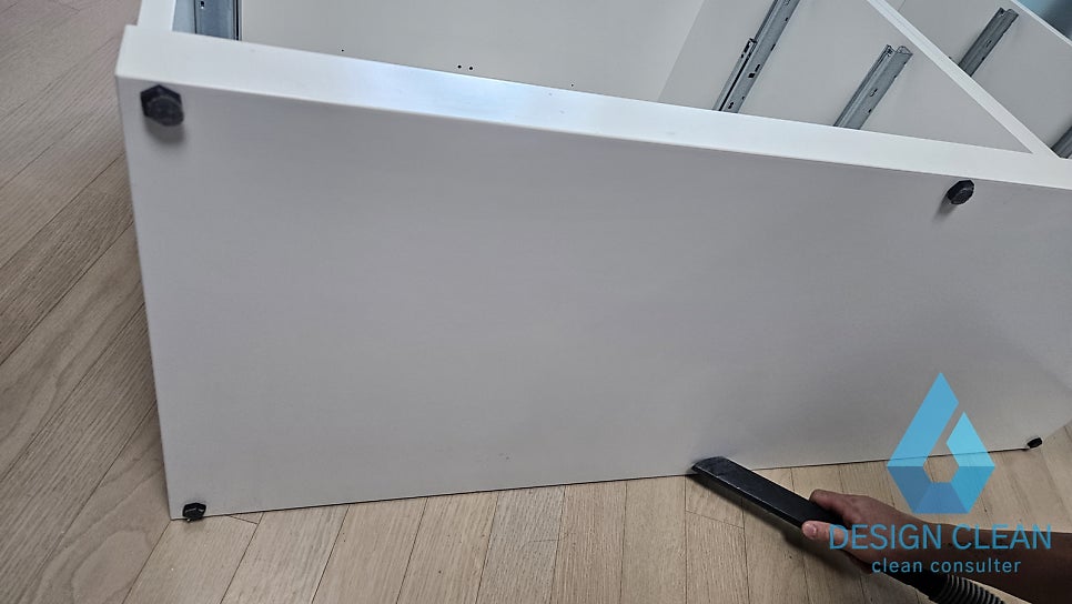 가구 뒤편 침수 여부 직접 점검