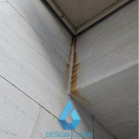 서울 서초 외벽 녹 분해 세척 과정 - 디자인클린 특수청소